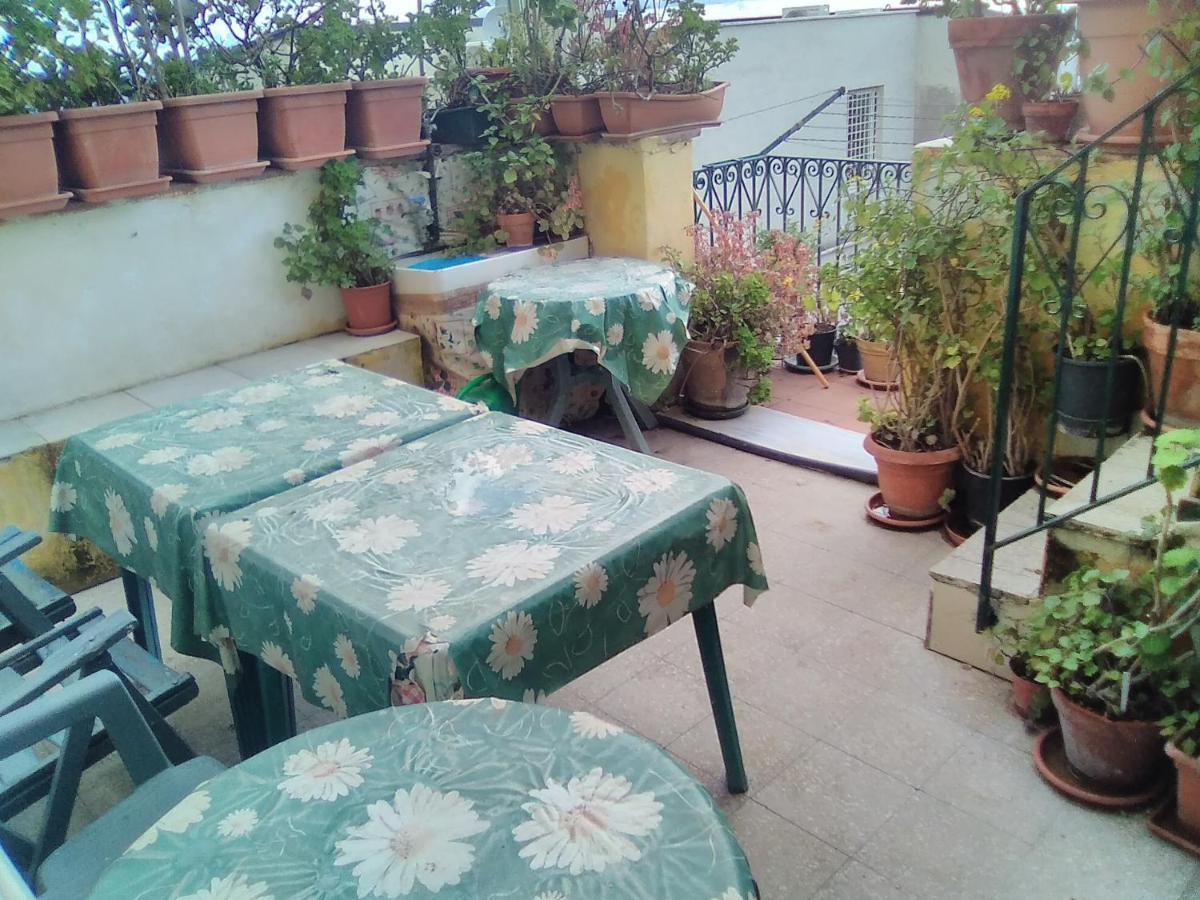 Room In Guest Room - Single Room With Shared Bathroom 陶尔米纳 外观 照片