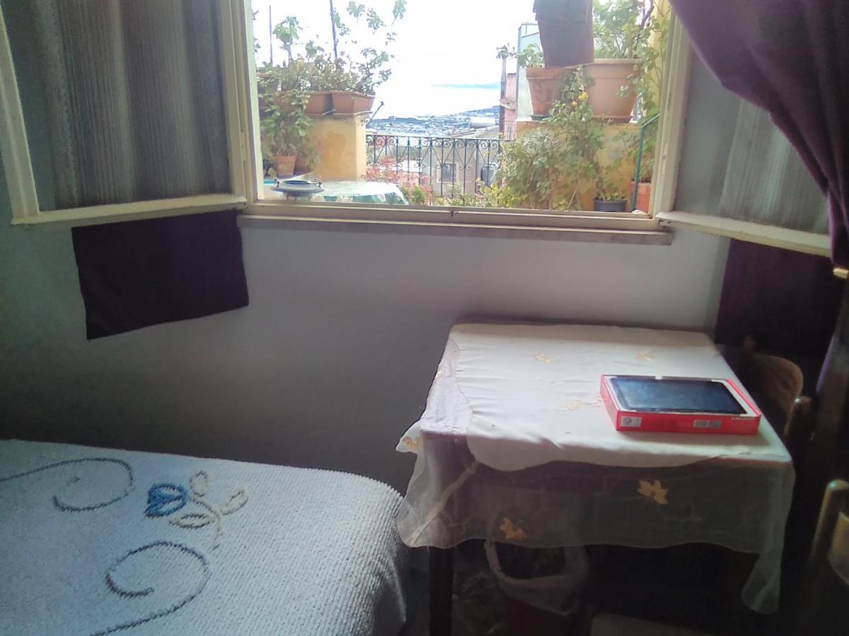Room In Guest Room - Single Room With Shared Bathroom 陶尔米纳 外观 照片