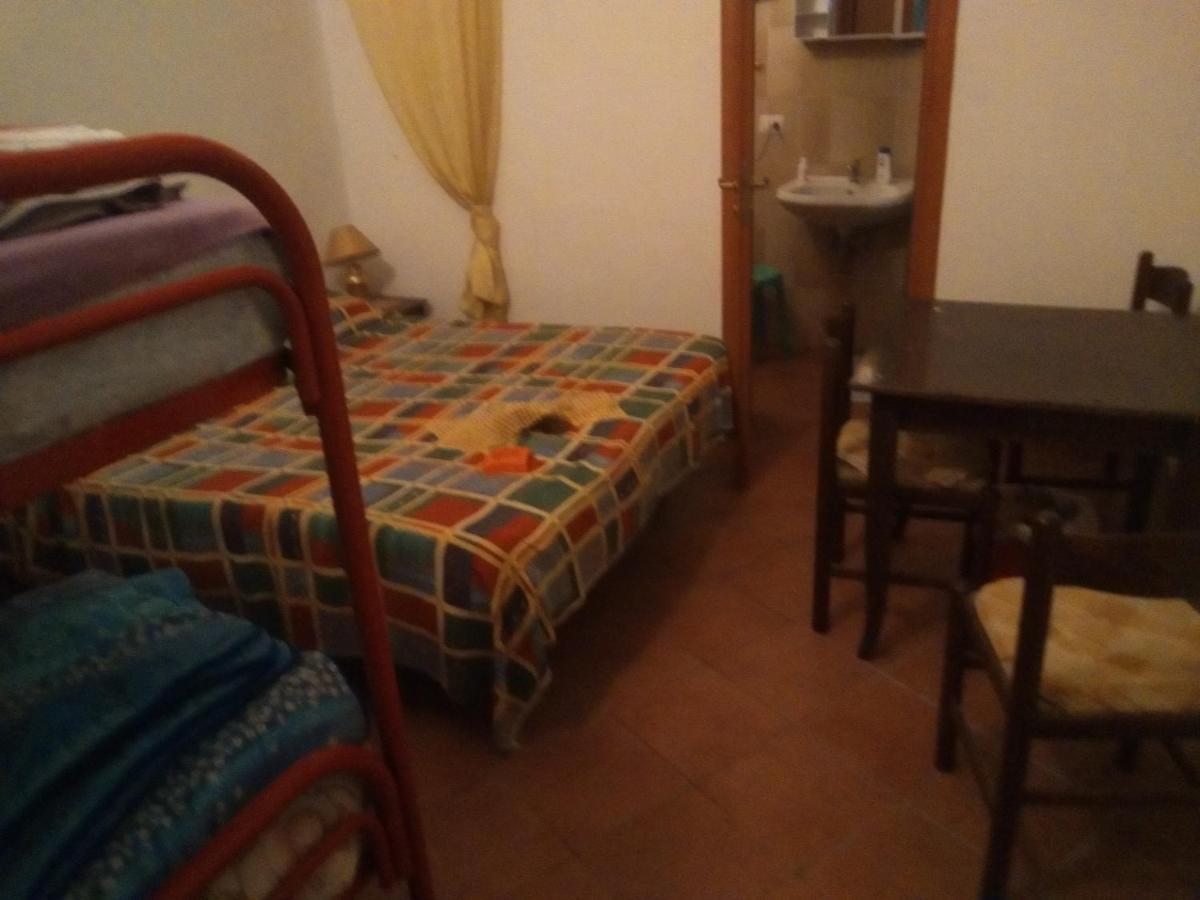 Room In Guest Room - Single Room With Shared Bathroom 陶尔米纳 外观 照片