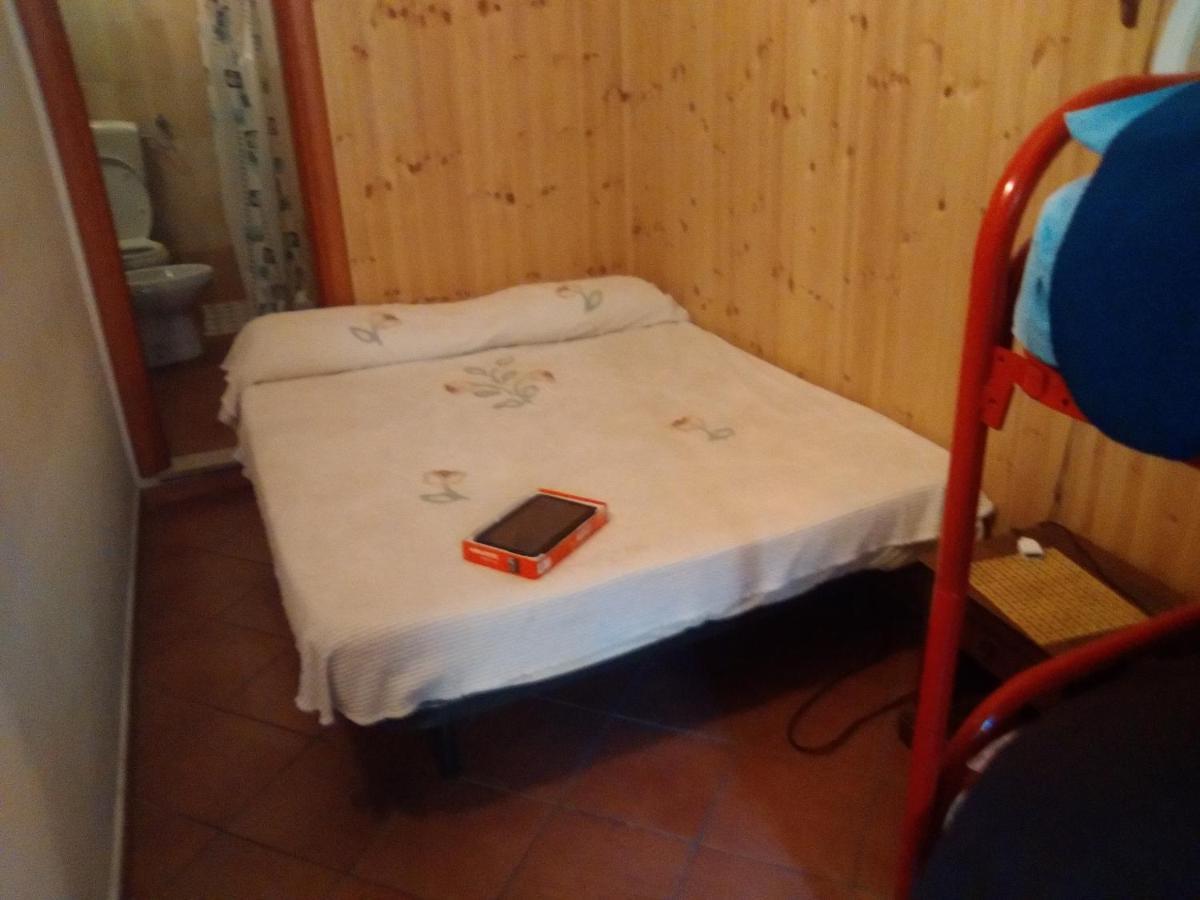 Room In Guest Room - Single Room With Shared Bathroom 陶尔米纳 外观 照片
